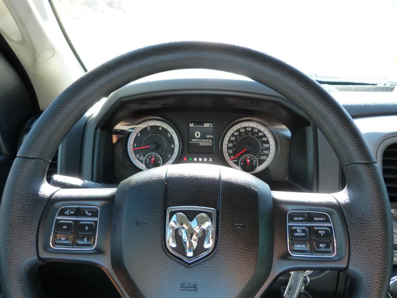 RAM 1500 Tradesman Crew Cab SB 4WD 2016