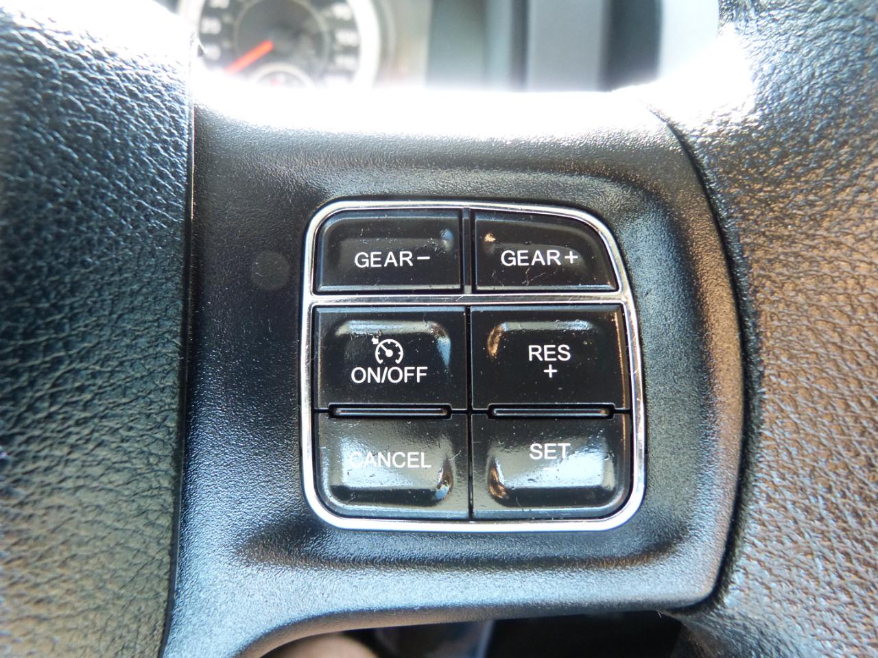 RAM 1500 Tradesman Crew Cab SB 4WD 2016