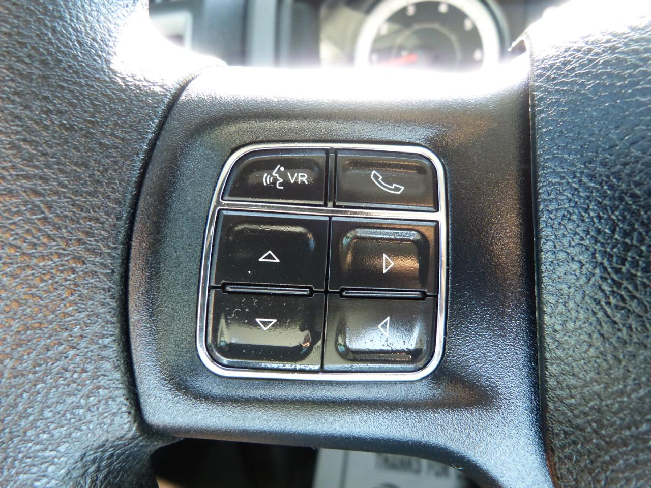 RAM 1500 Tradesman Crew Cab SB 4WD 2016