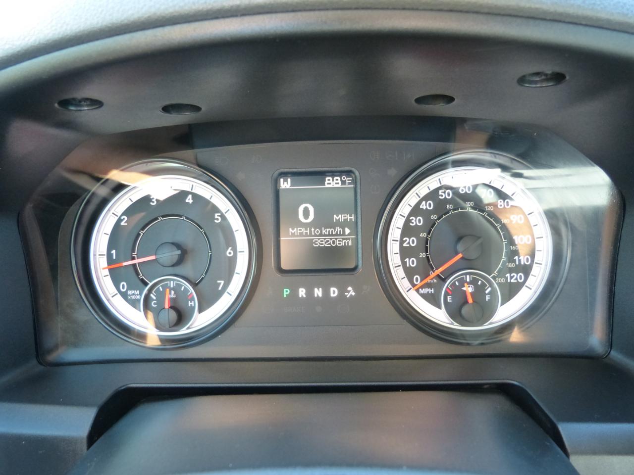 RAM 1500 Tradesman Crew Cab SB 4WD 2016