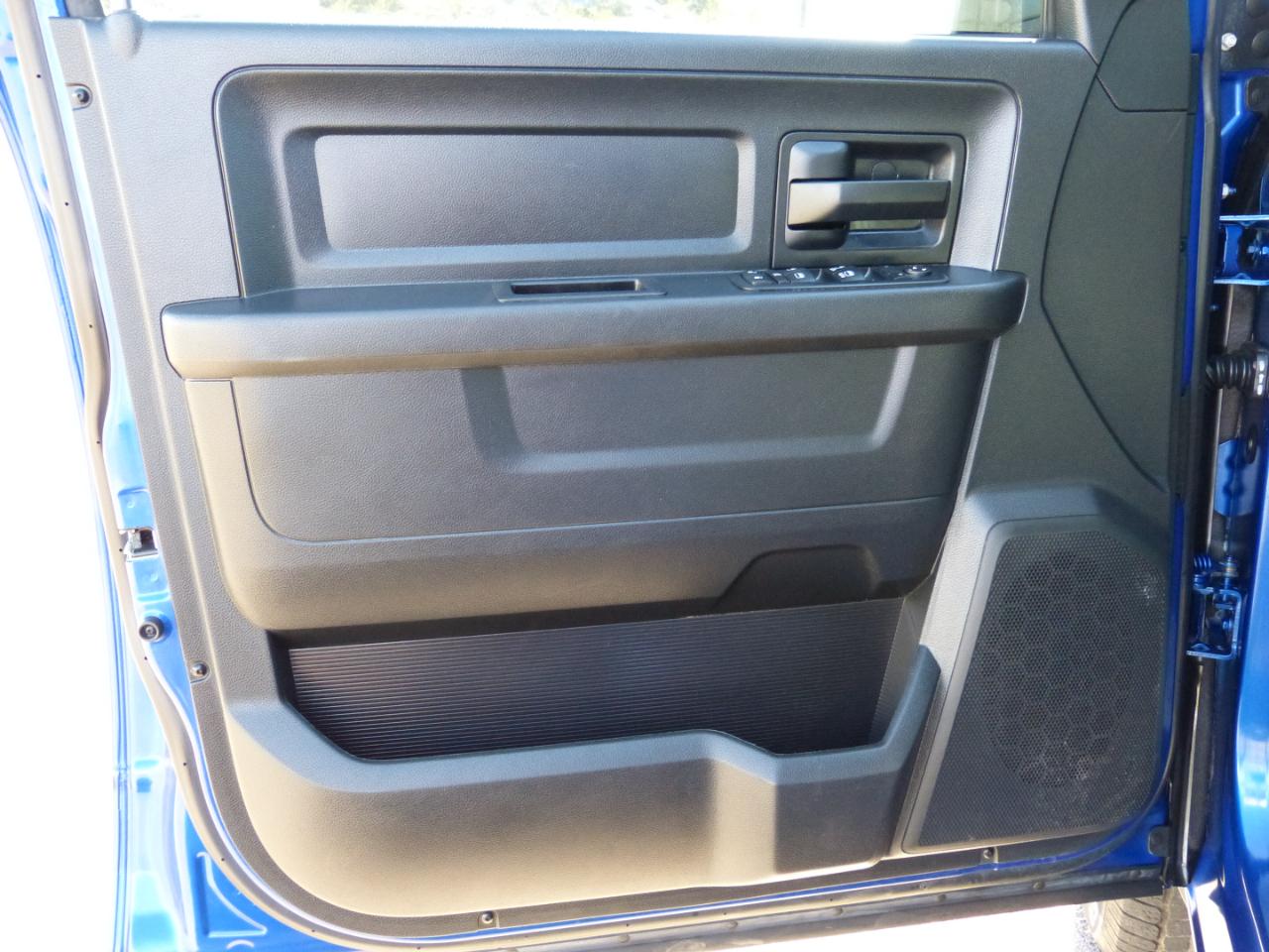 RAM 1500 Tradesman Crew Cab SB 4WD 2016