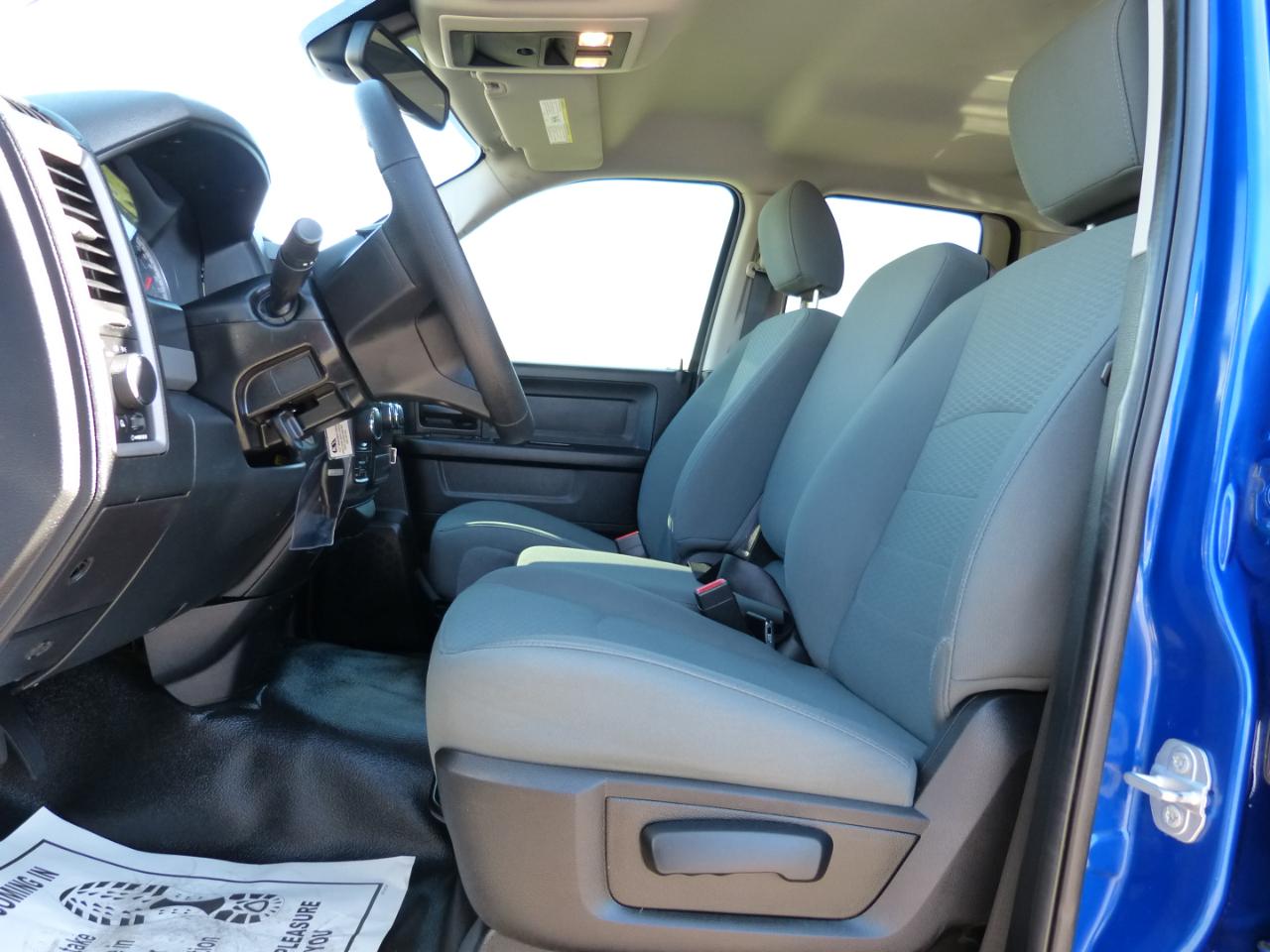 RAM 1500 Tradesman Crew Cab SB 4WD 2016