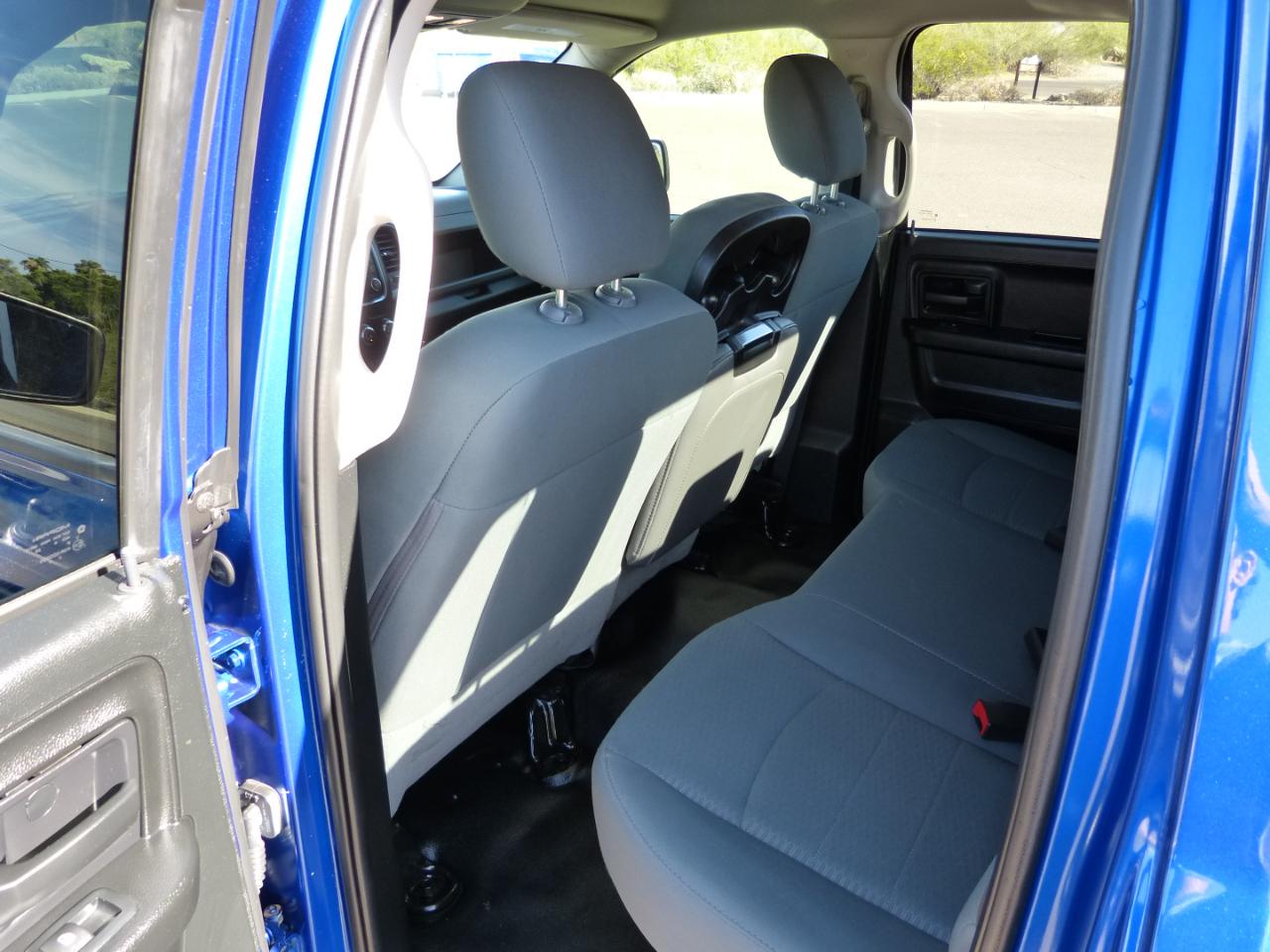RAM 1500 Tradesman Crew Cab SB 4WD 2016
