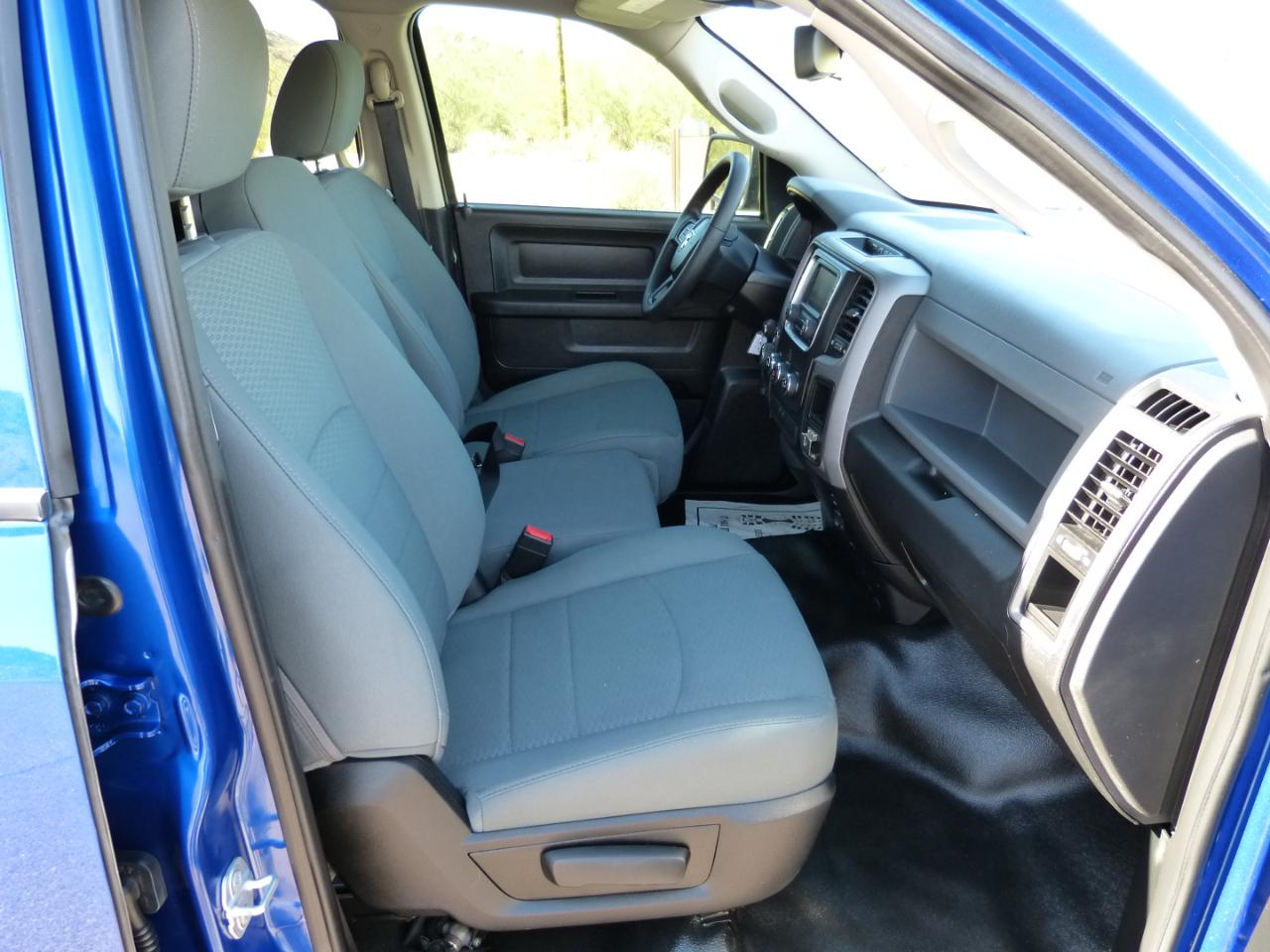 RAM 1500 Tradesman Crew Cab SB 4WD 2016