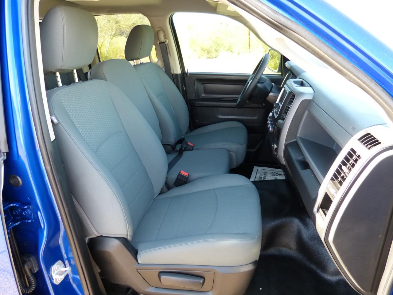 RAM 1500 Tradesman Crew Cab SB 4WD 2016