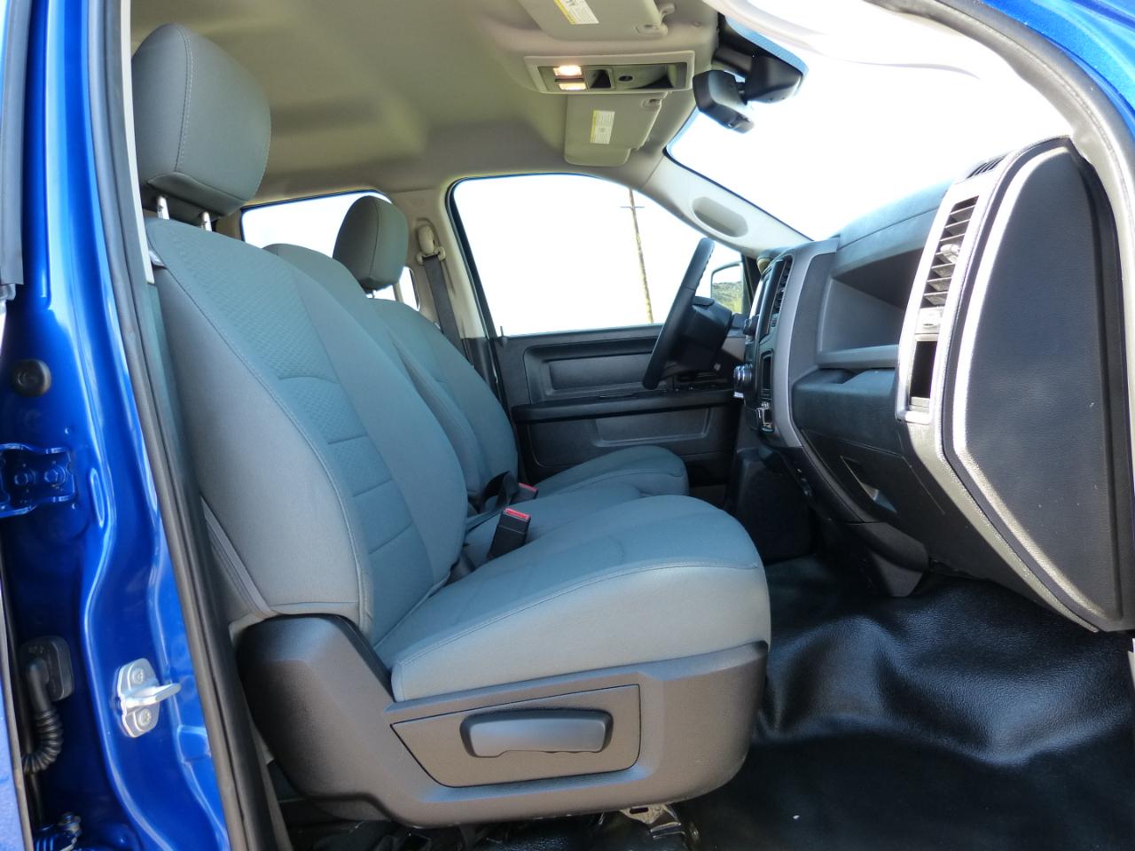 RAM 1500 Tradesman Crew Cab SB 4WD 2016