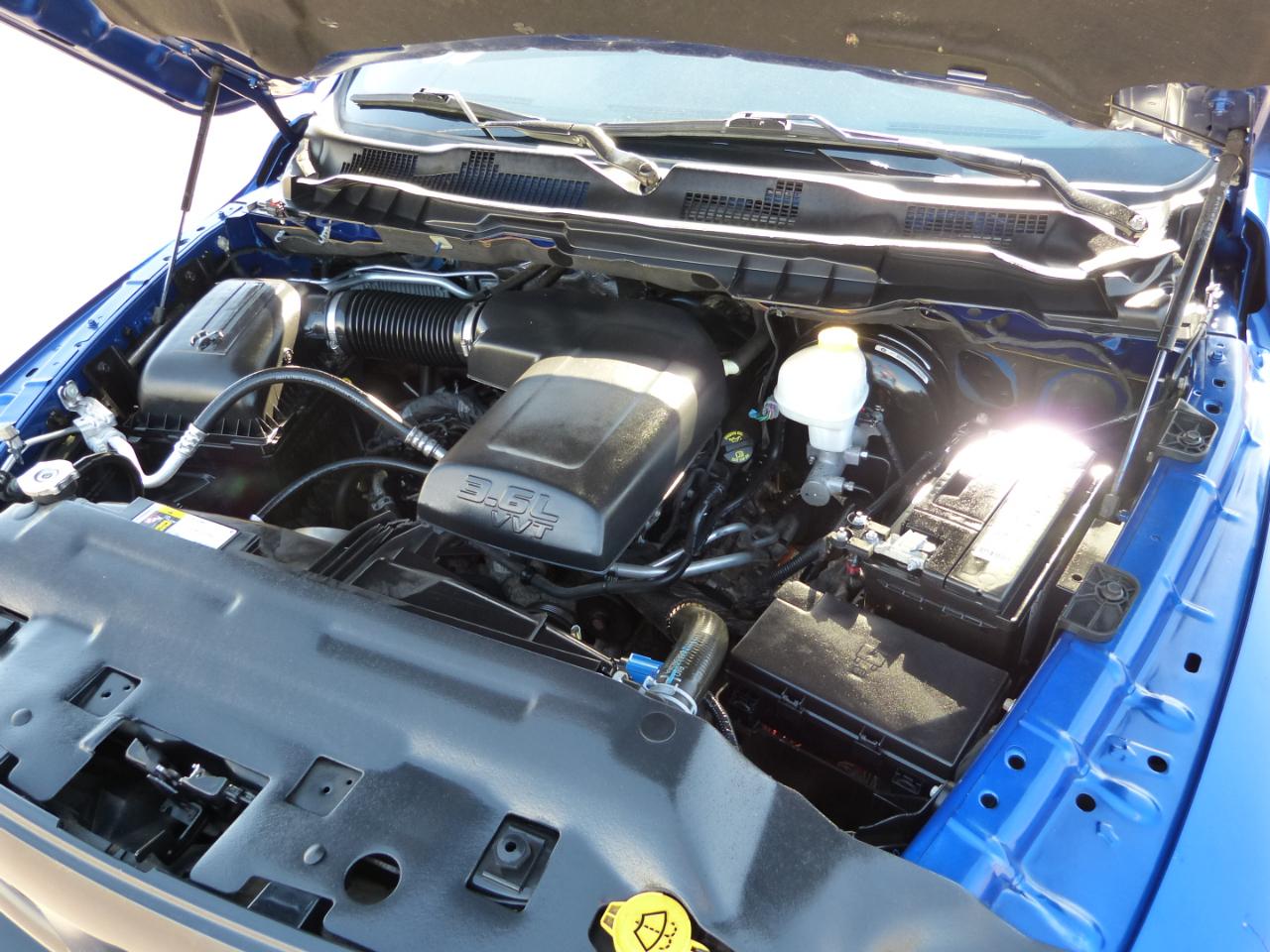 RAM 1500 Tradesman Crew Cab SB 4WD 2016
