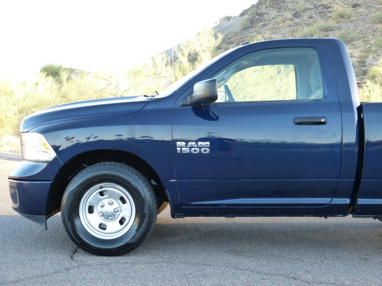 RAM 1500 Tradesman 4x2 Reg Cab 6'4" Box 2017