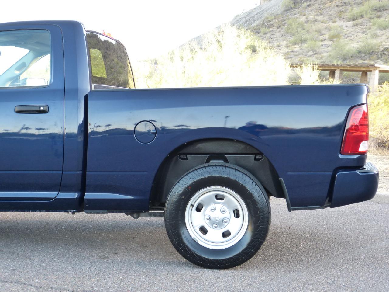 RAM 1500 Tradesman 4x2 Reg Cab 6'4" Box 2017