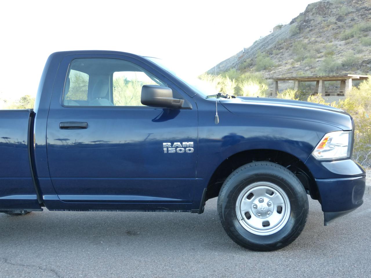 RAM 1500 Tradesman 4x2 Reg Cab 6'4" Box 2017