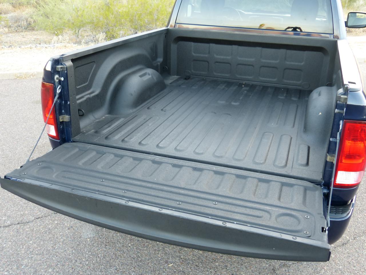 RAM 1500 Tradesman 4x2 Reg Cab 6'4" Box 2017