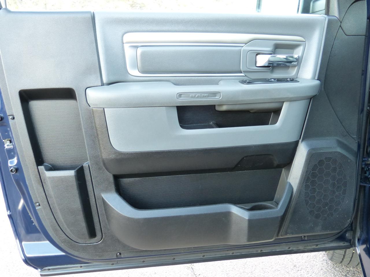 RAM 1500 Tradesman 4x2 Reg Cab 6'4" Box 2017