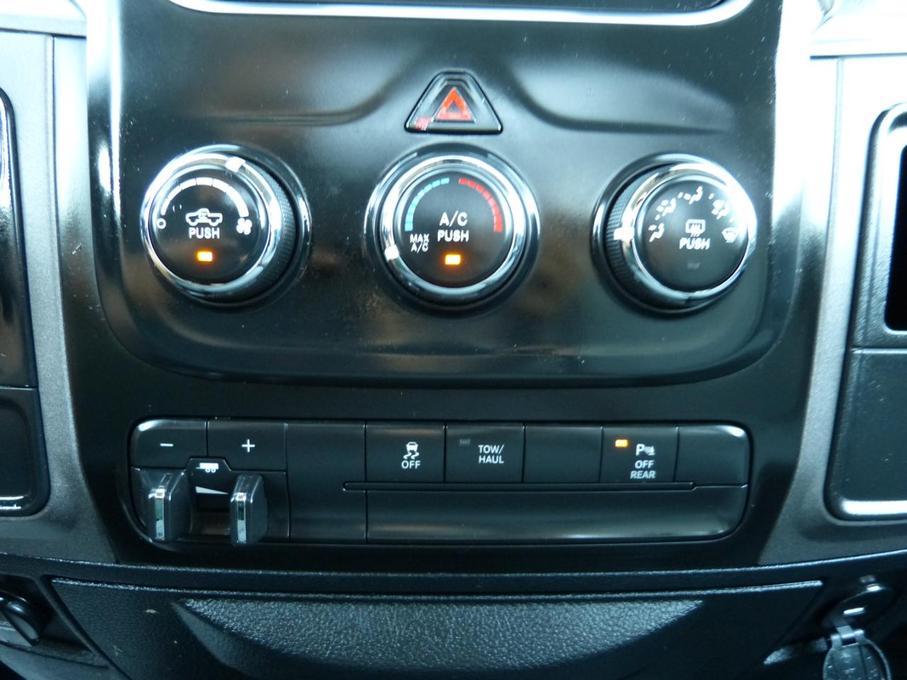 RAM 1500 Tradesman 4x2 Reg Cab 6'4" Box 2017