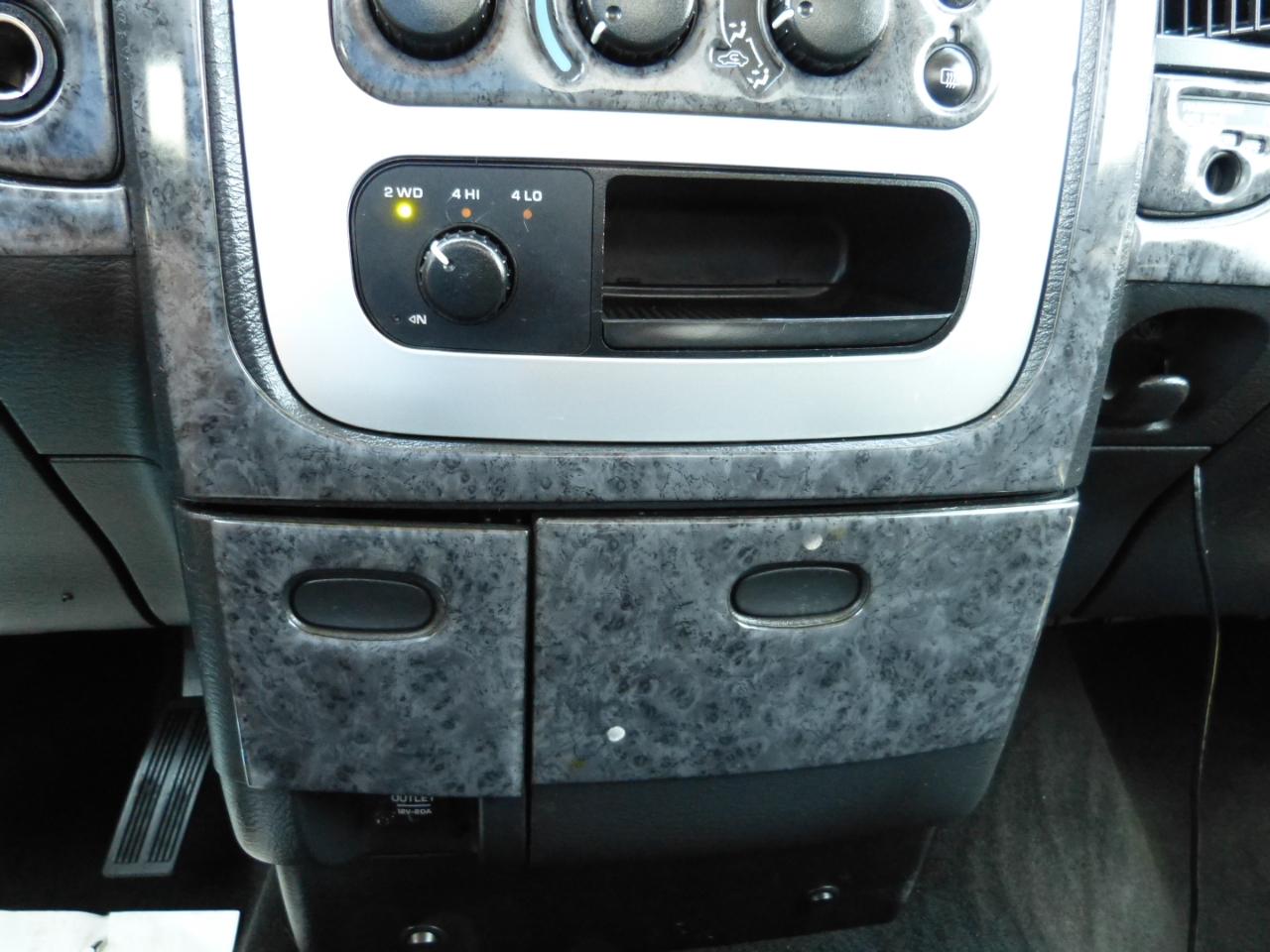 Dodge Ram 1500 Laramie Long Bed 4WD 2005