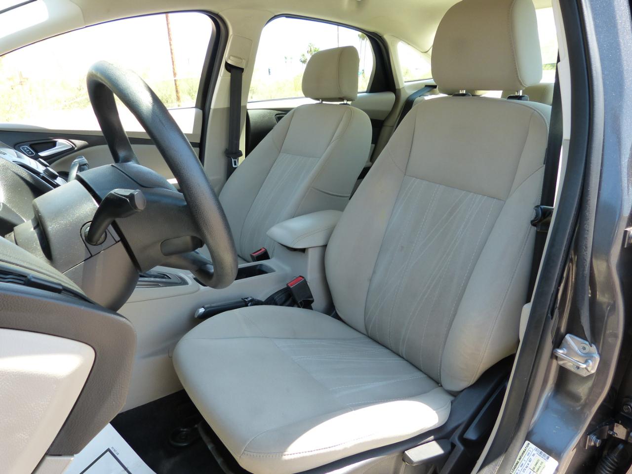 Ford Focus SE Sedan 2015