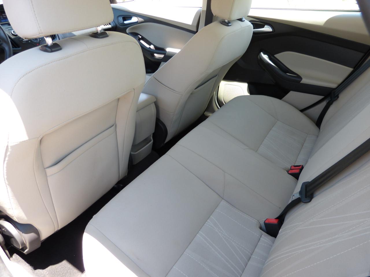 Ford Focus SE Sedan 2015