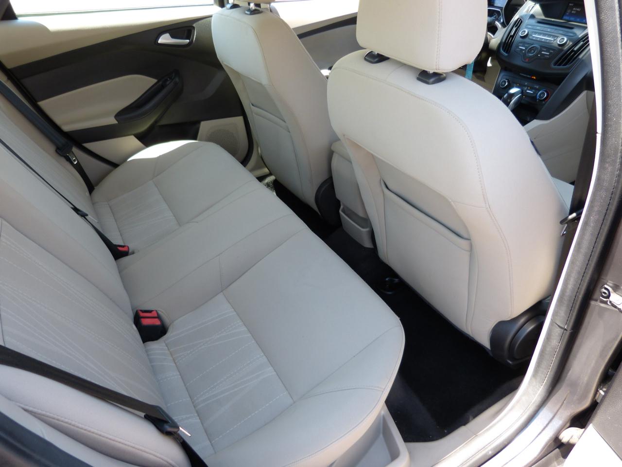 Ford Focus SE Sedan 2015