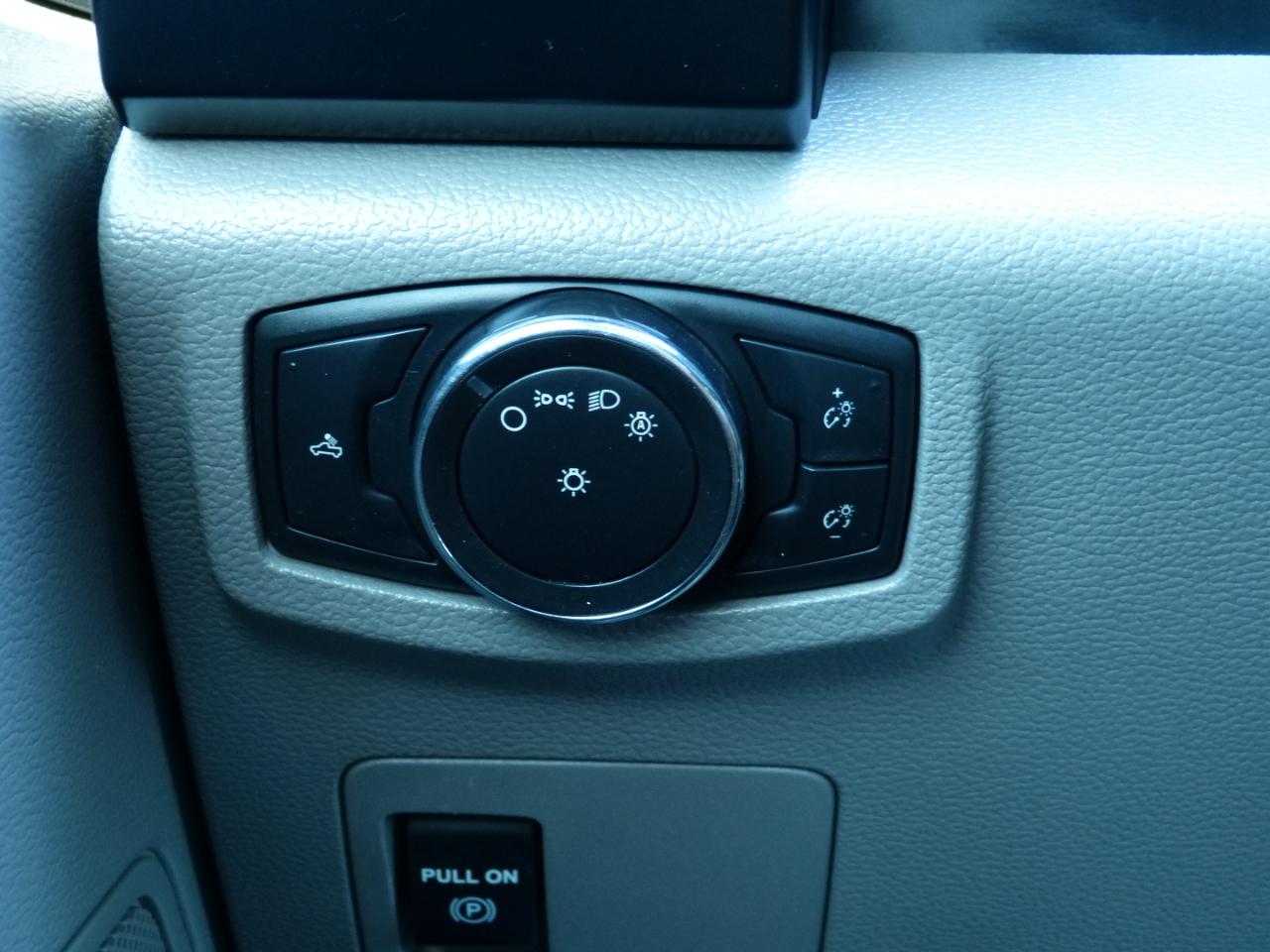 Ford F-150 XL SuperCrew 5.5-ft. Bed 4WD 2015