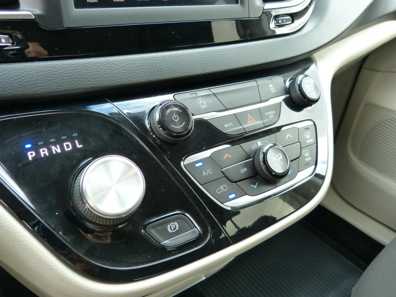 Chrysler Voyager  2020