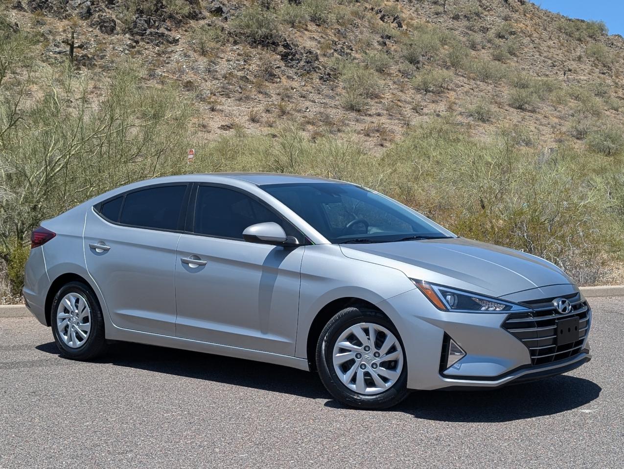 Hyundai Elantra SE 6AT 2020