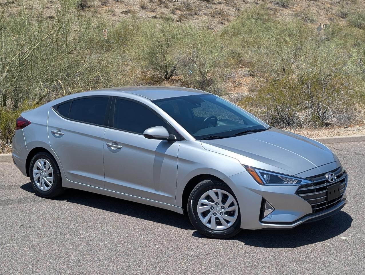 Hyundai Elantra SE 6AT 2020