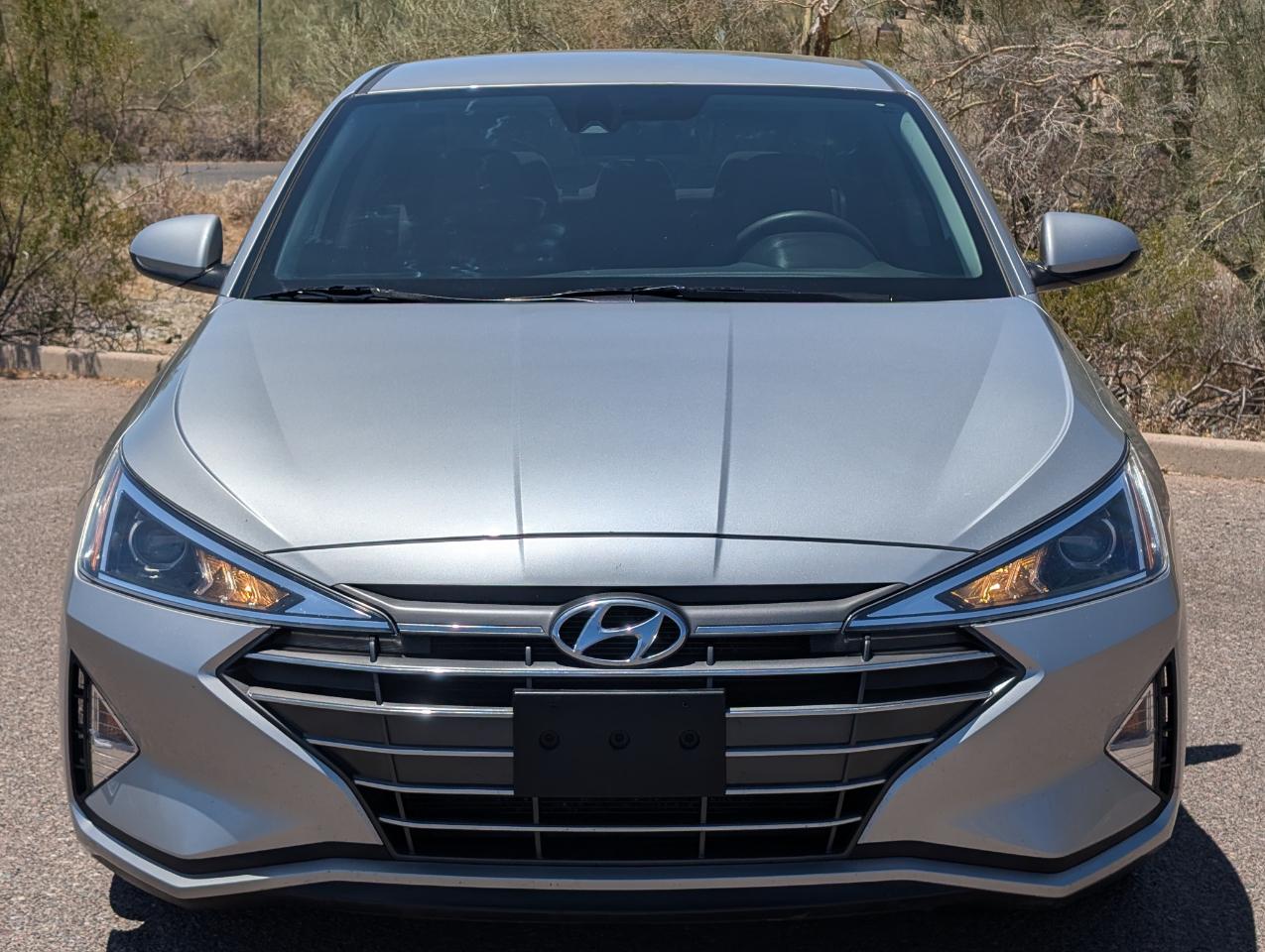 Hyundai Elantra SE 6AT 2020