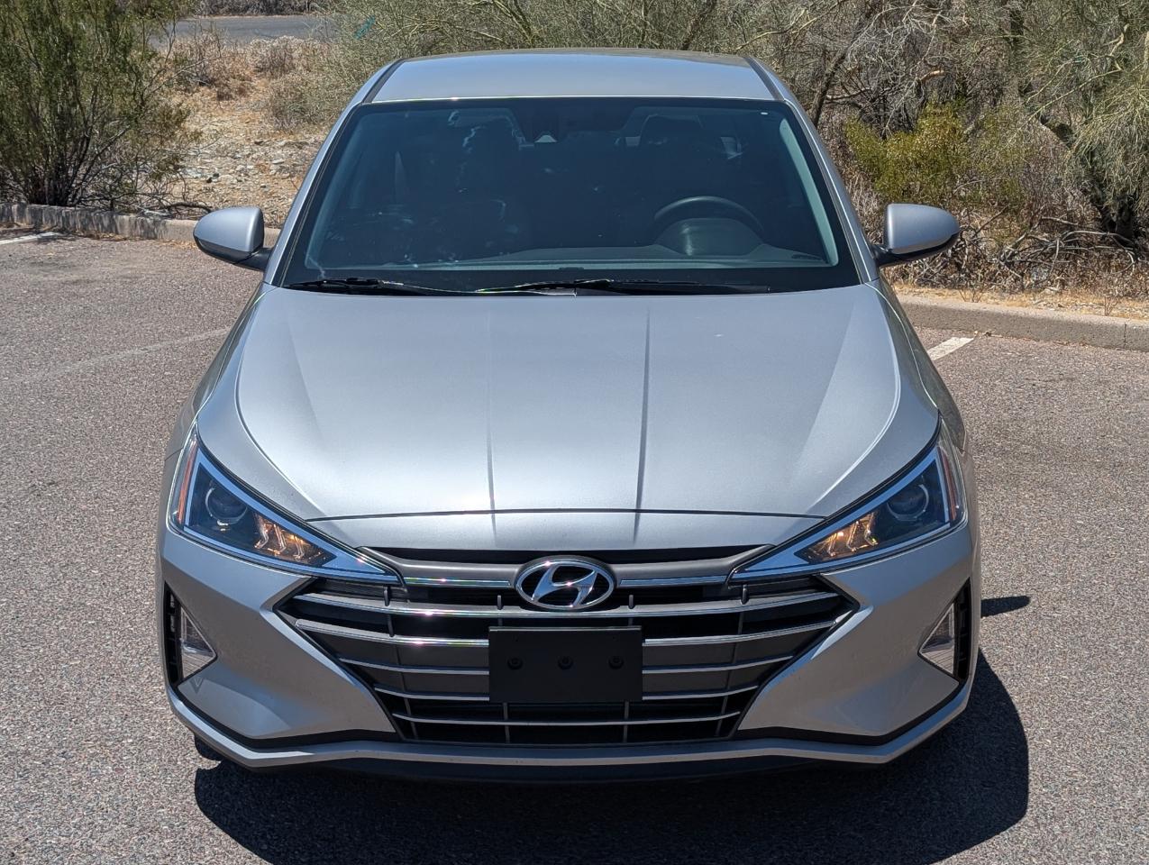 Hyundai Elantra SE 6AT 2020