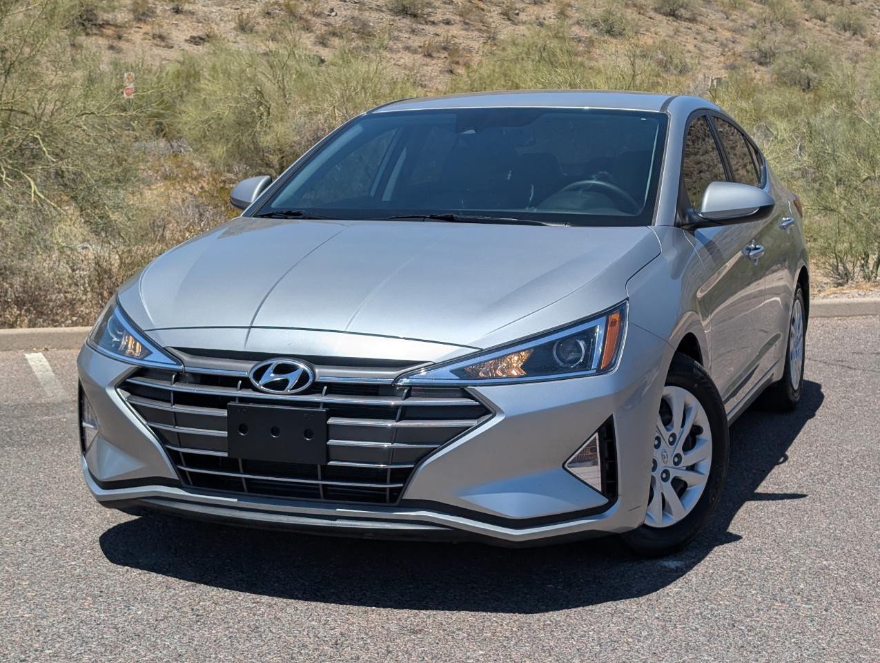 Hyundai Elantra SE 6AT 2020