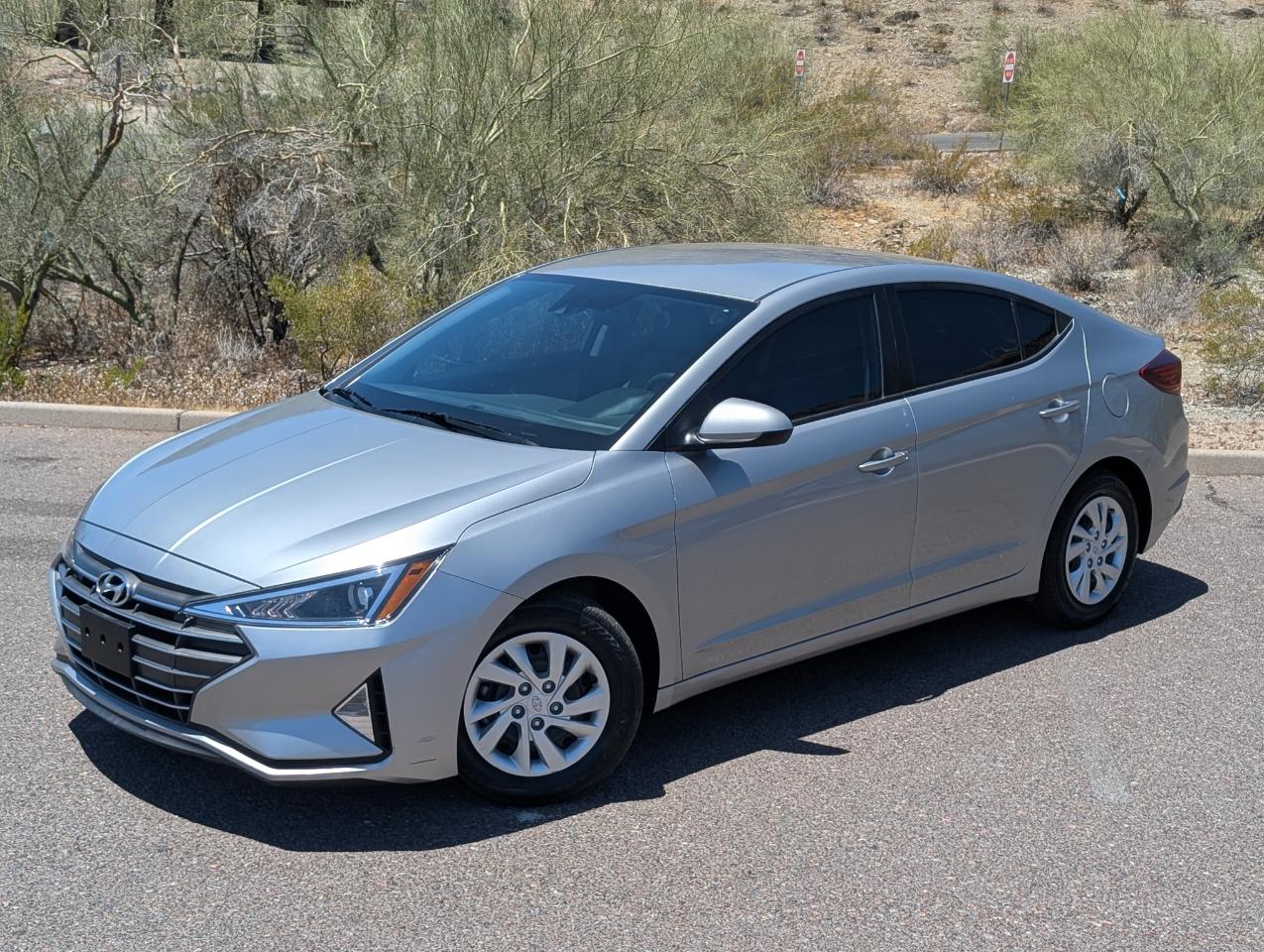 Hyundai Elantra SE 6AT 2020