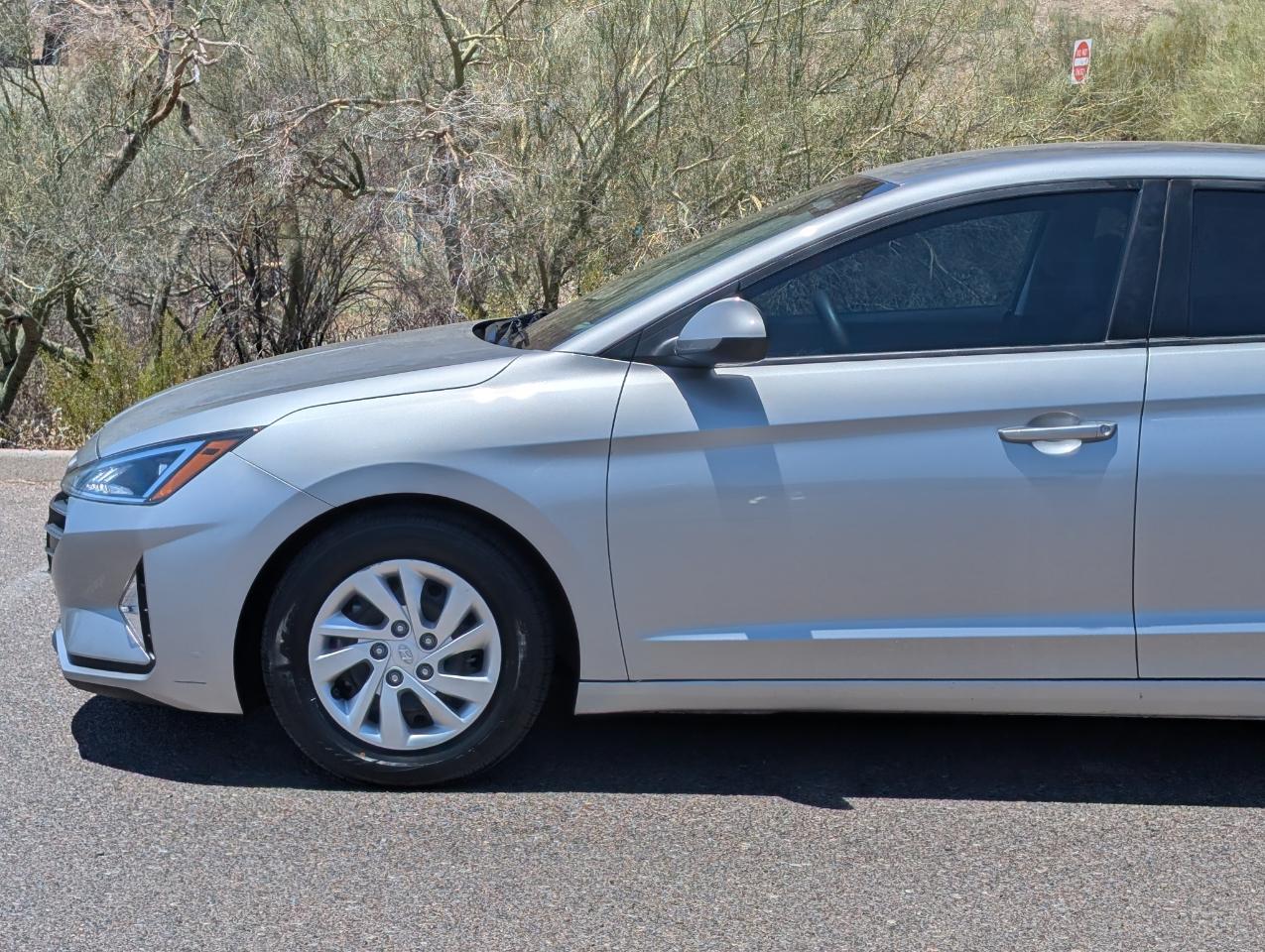 Hyundai Elantra SE 6AT 2020