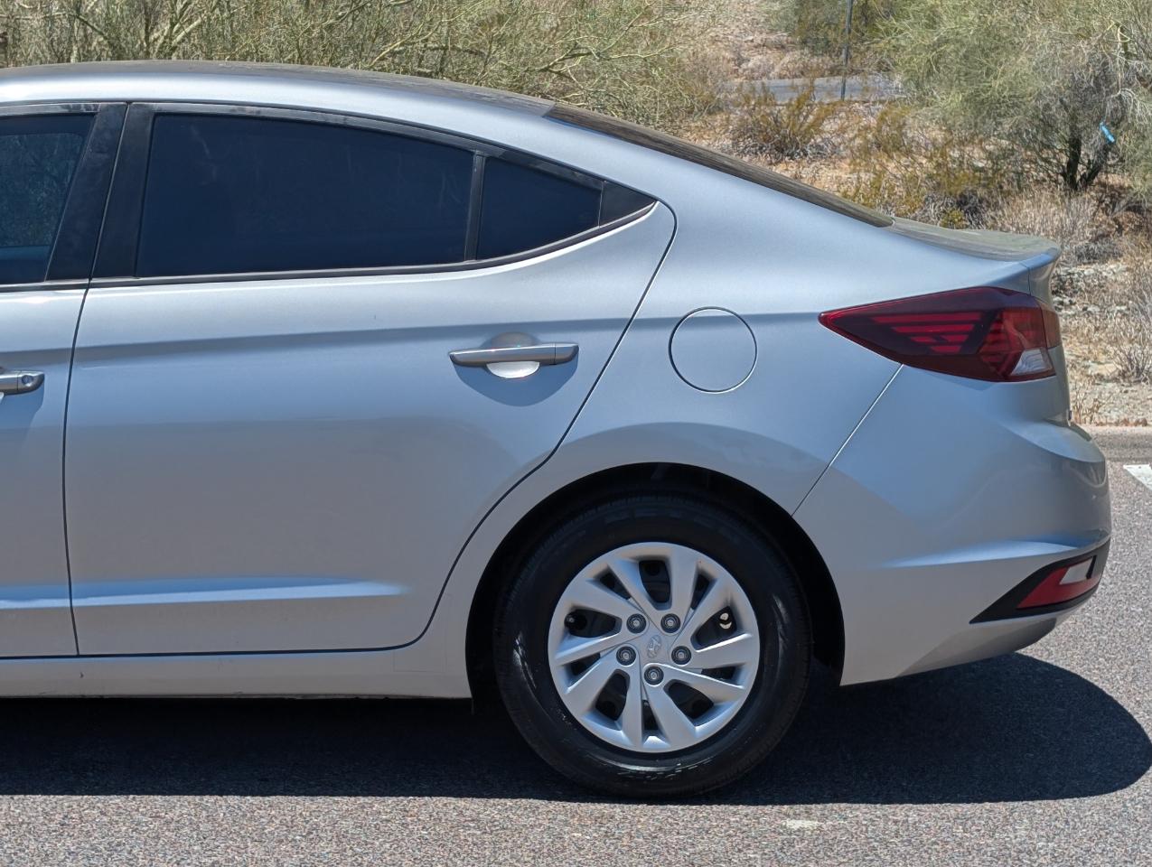 Hyundai Elantra SE 6AT 2020