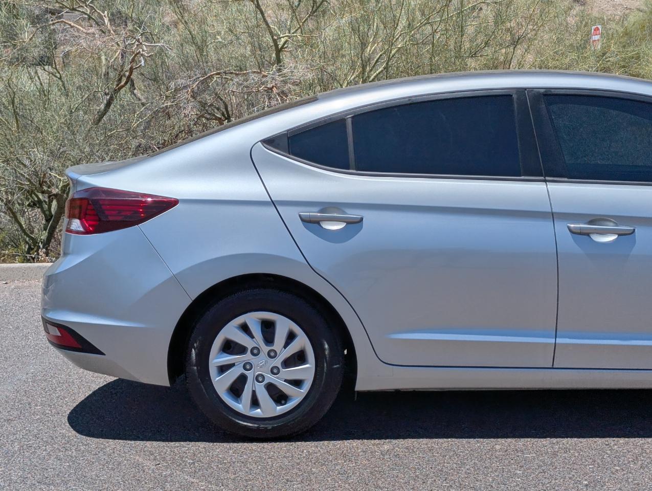 Hyundai Elantra SE 6AT 2020