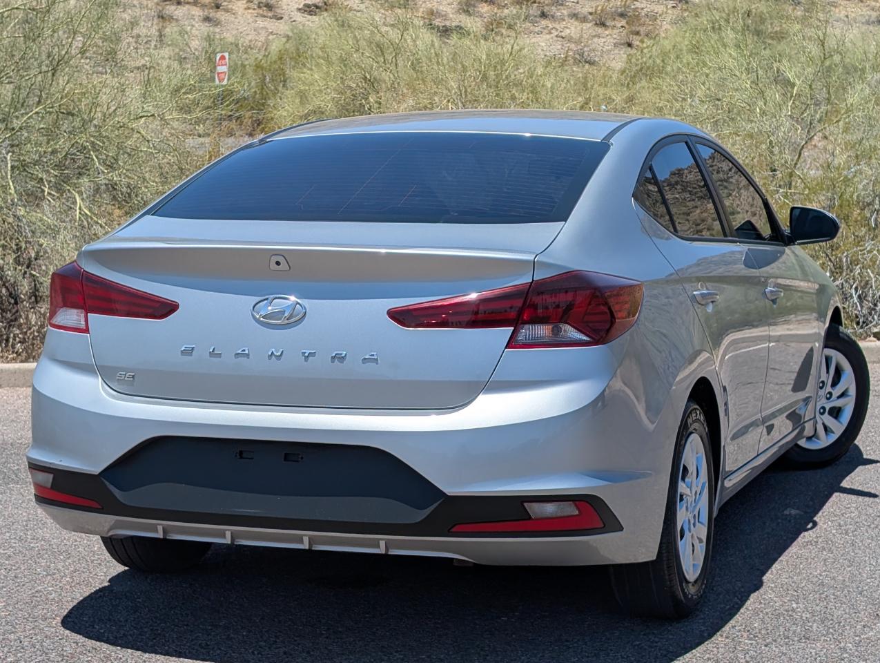 Hyundai Elantra SE 6AT 2020