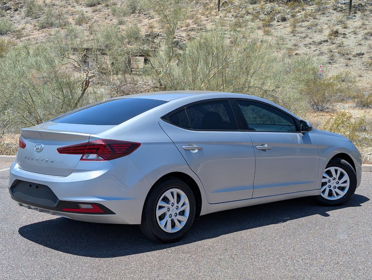Hyundai Elantra SE 6AT 2020