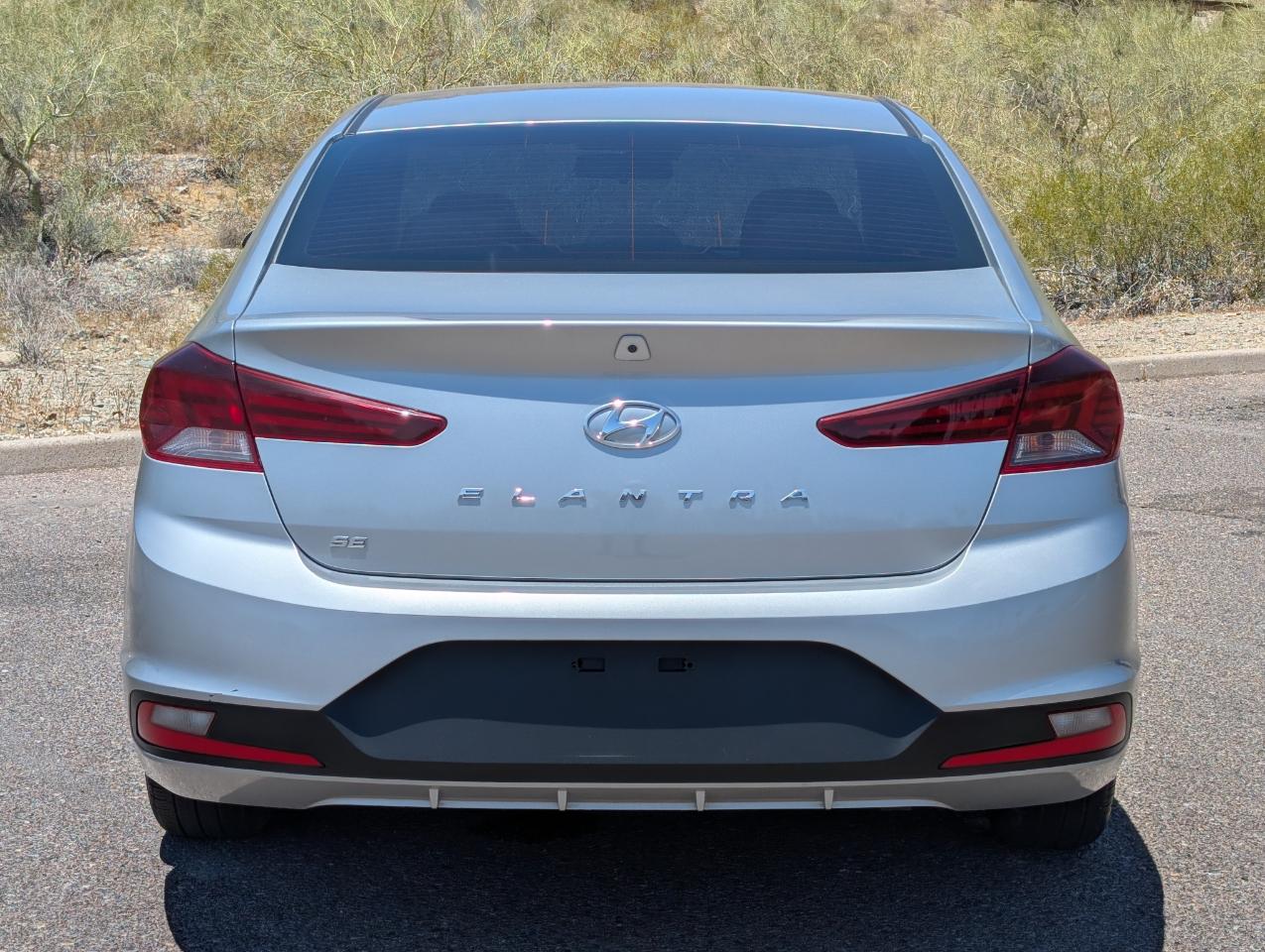 Hyundai Elantra SE 6AT 2020