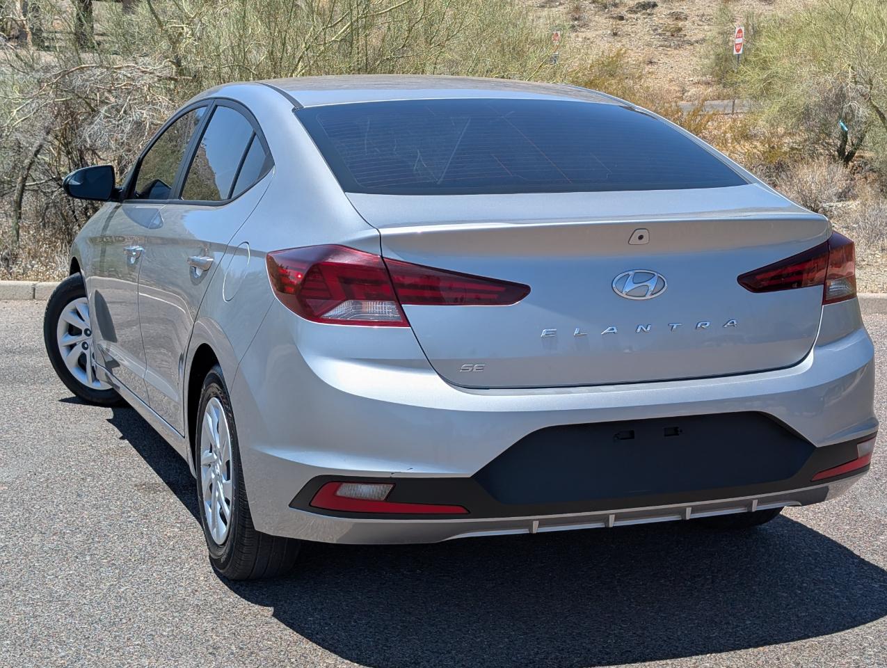 Hyundai Elantra SE 6AT 2020