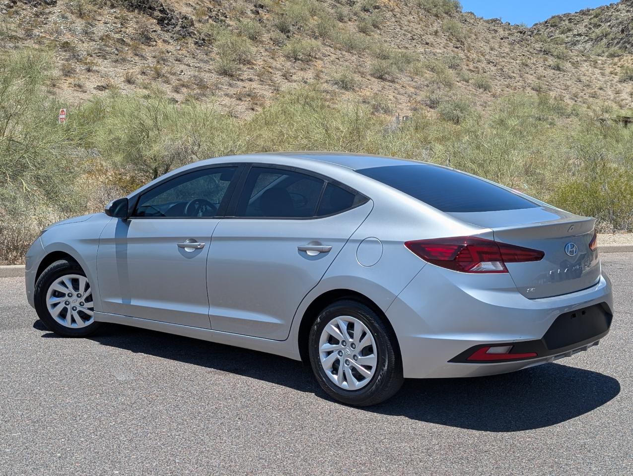 Hyundai Elantra SE 6AT 2020