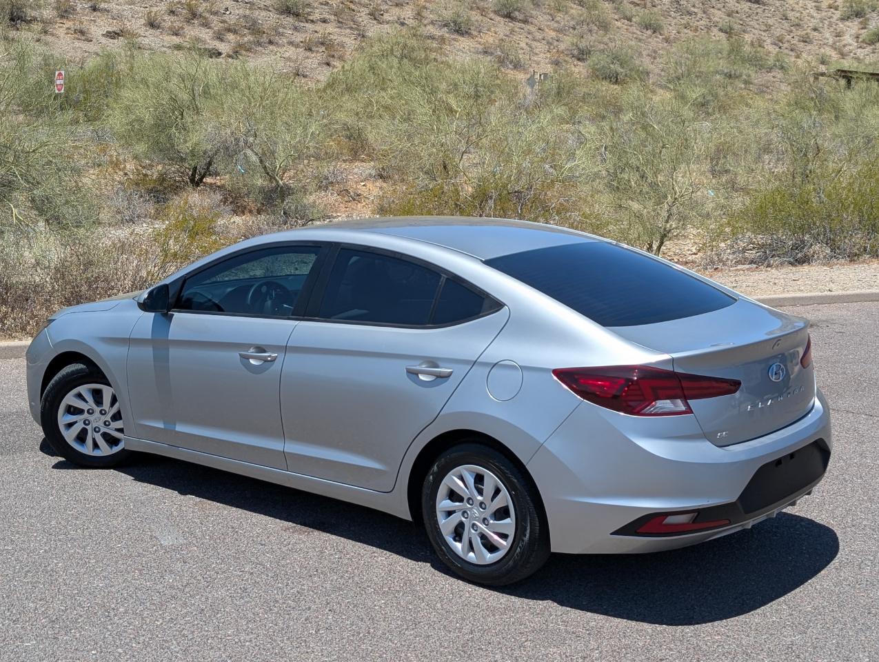Hyundai Elantra SE 6AT 2020