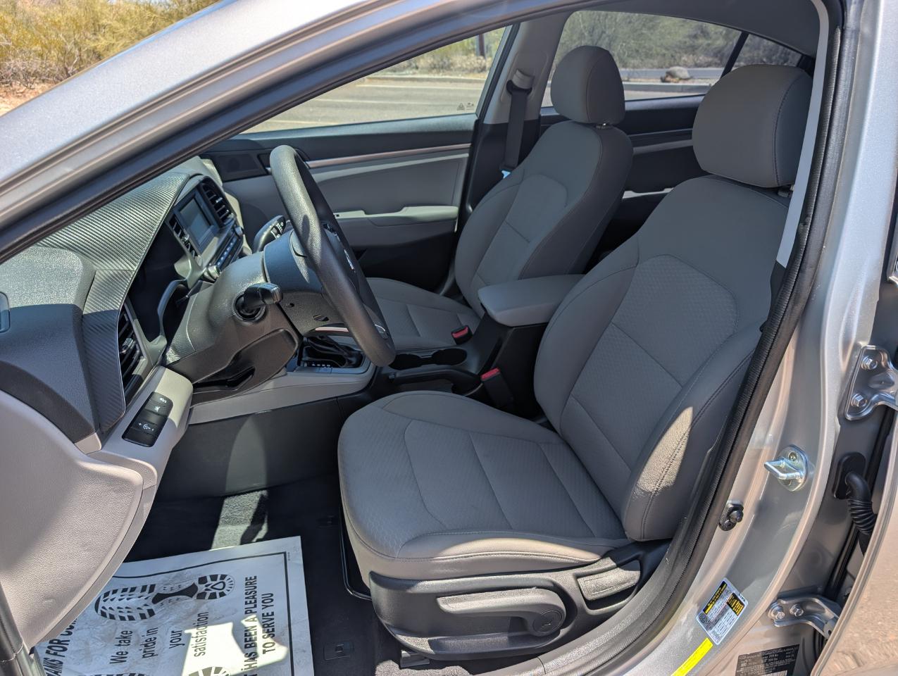 Hyundai Elantra SE 6AT 2020