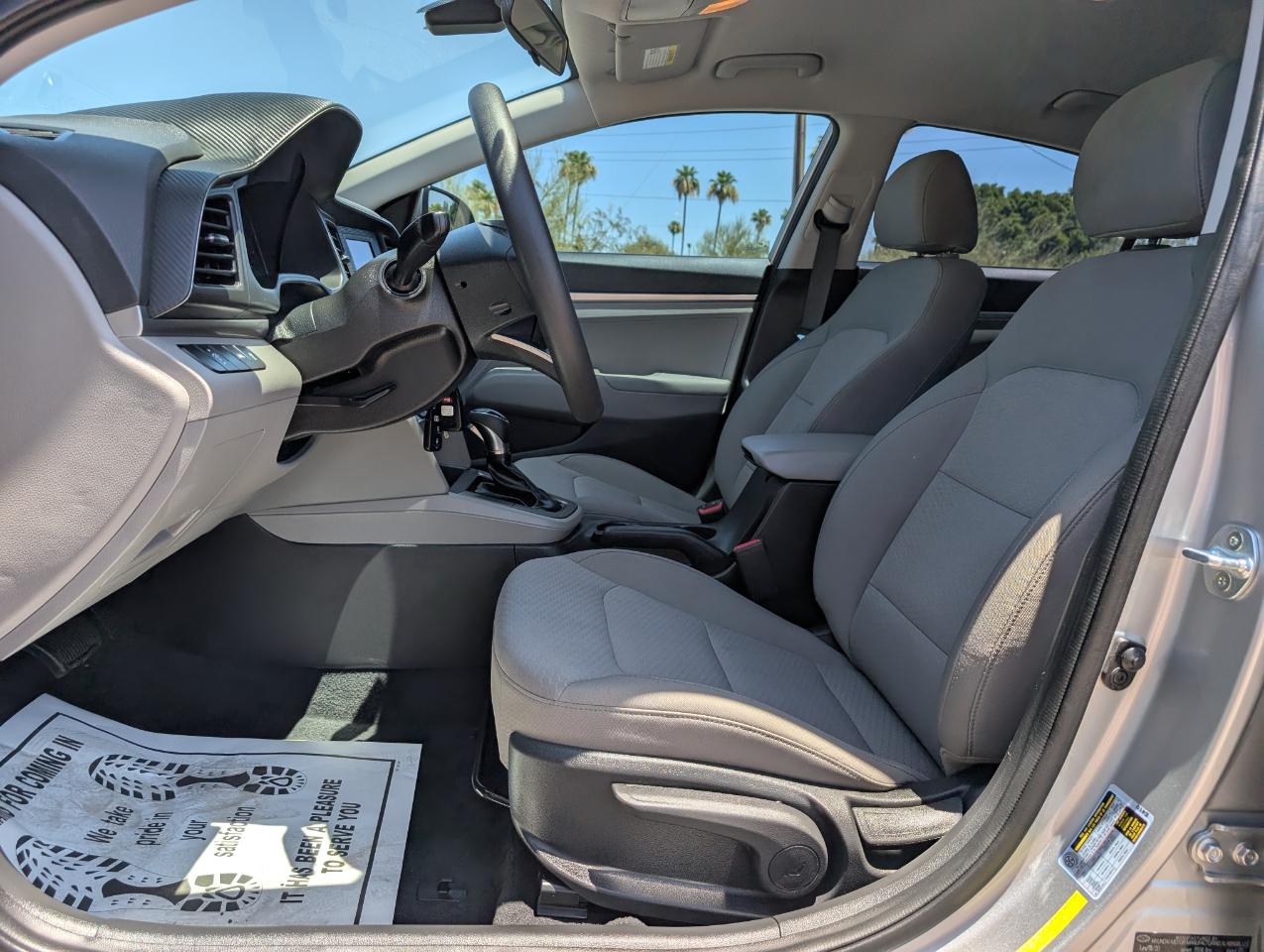 Hyundai Elantra SE 6AT 2020