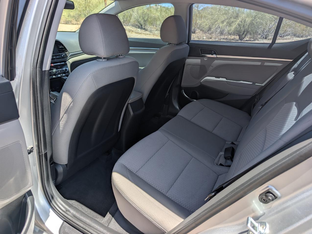 Hyundai Elantra SE 6AT 2020