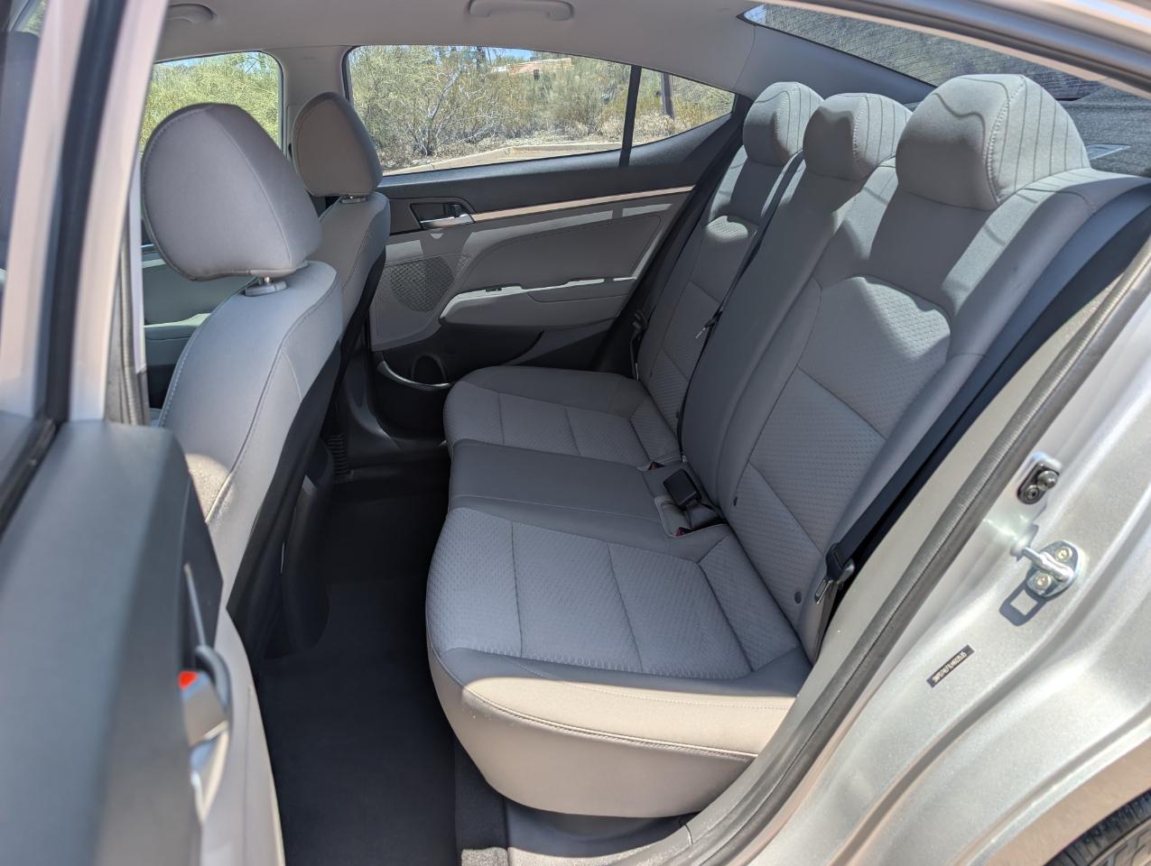 Hyundai Elantra SE 6AT 2020