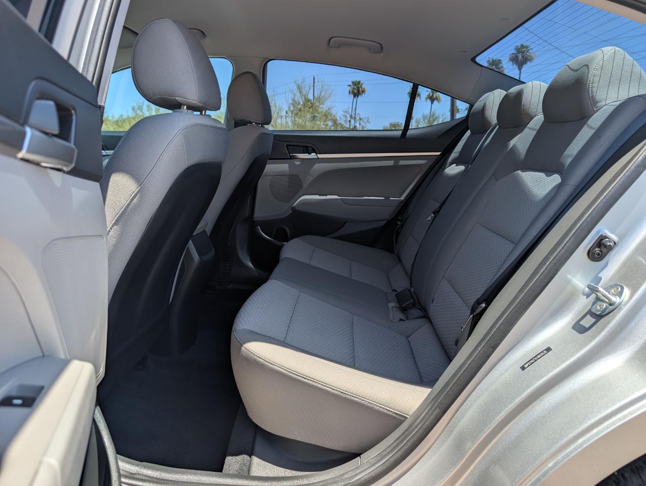 Hyundai Elantra SE 6AT 2020