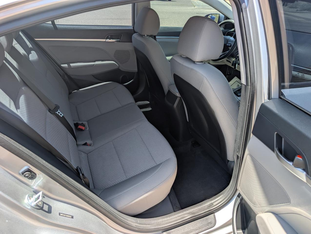 Hyundai Elantra SE 6AT 2020