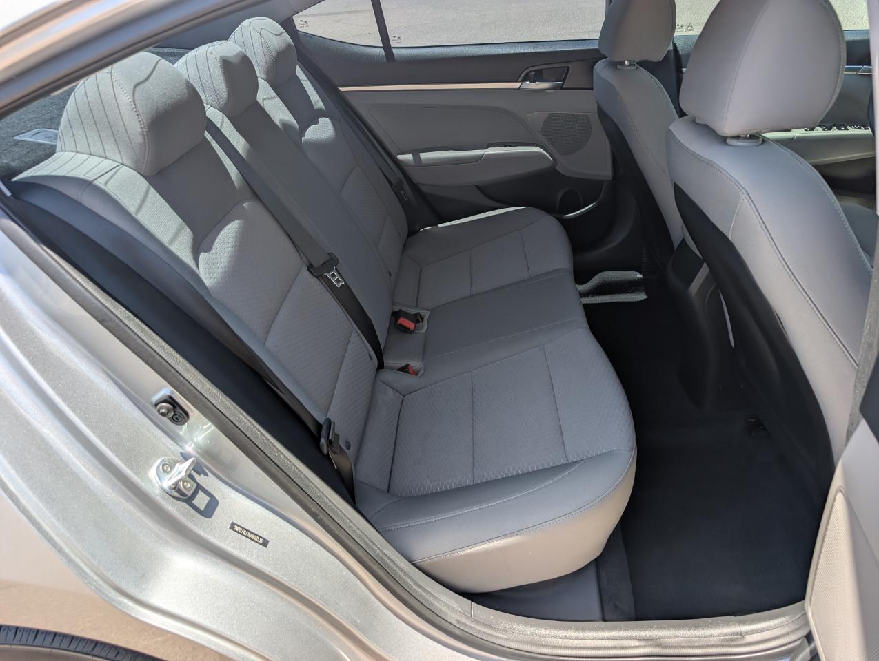 Hyundai Elantra SE 6AT 2020