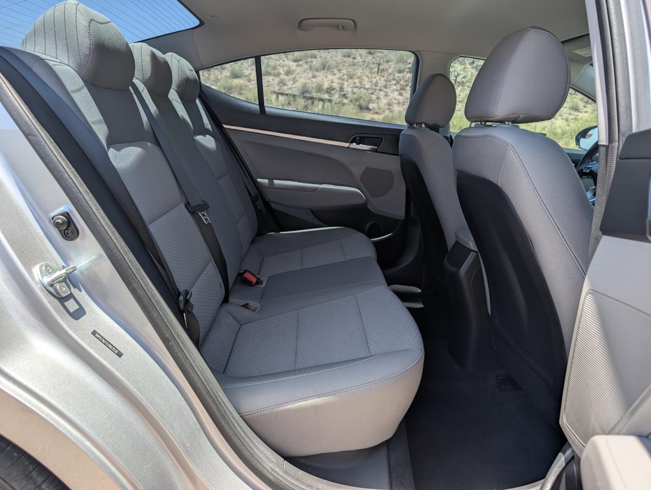 Hyundai Elantra SE 6AT 2020