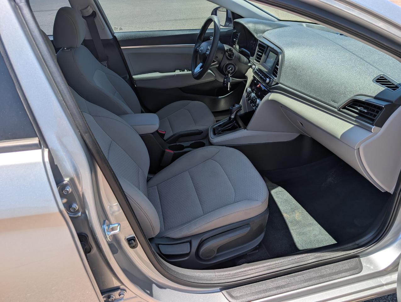 Hyundai Elantra SE 6AT 2020