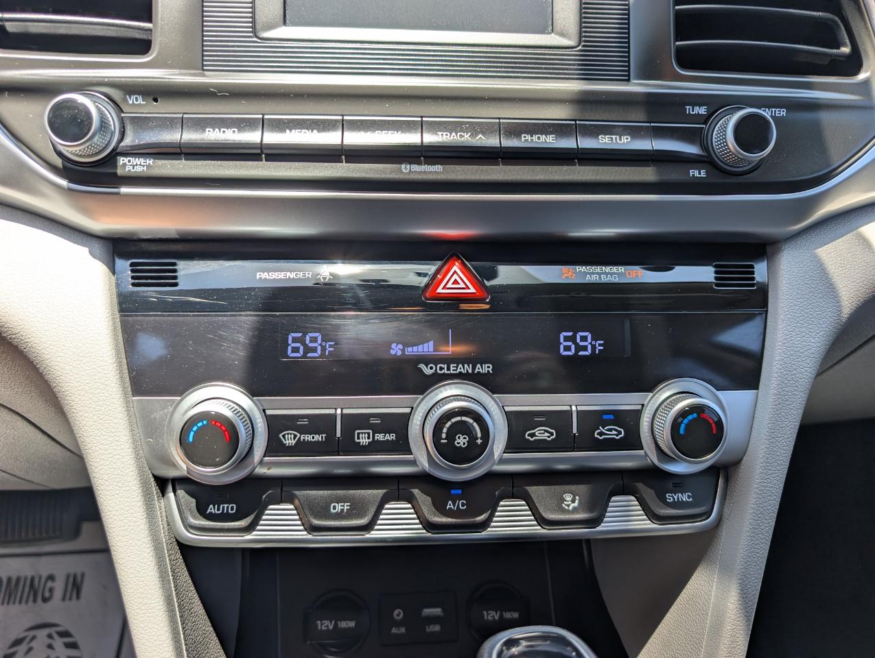 Hyundai Elantra SE 6AT 2020