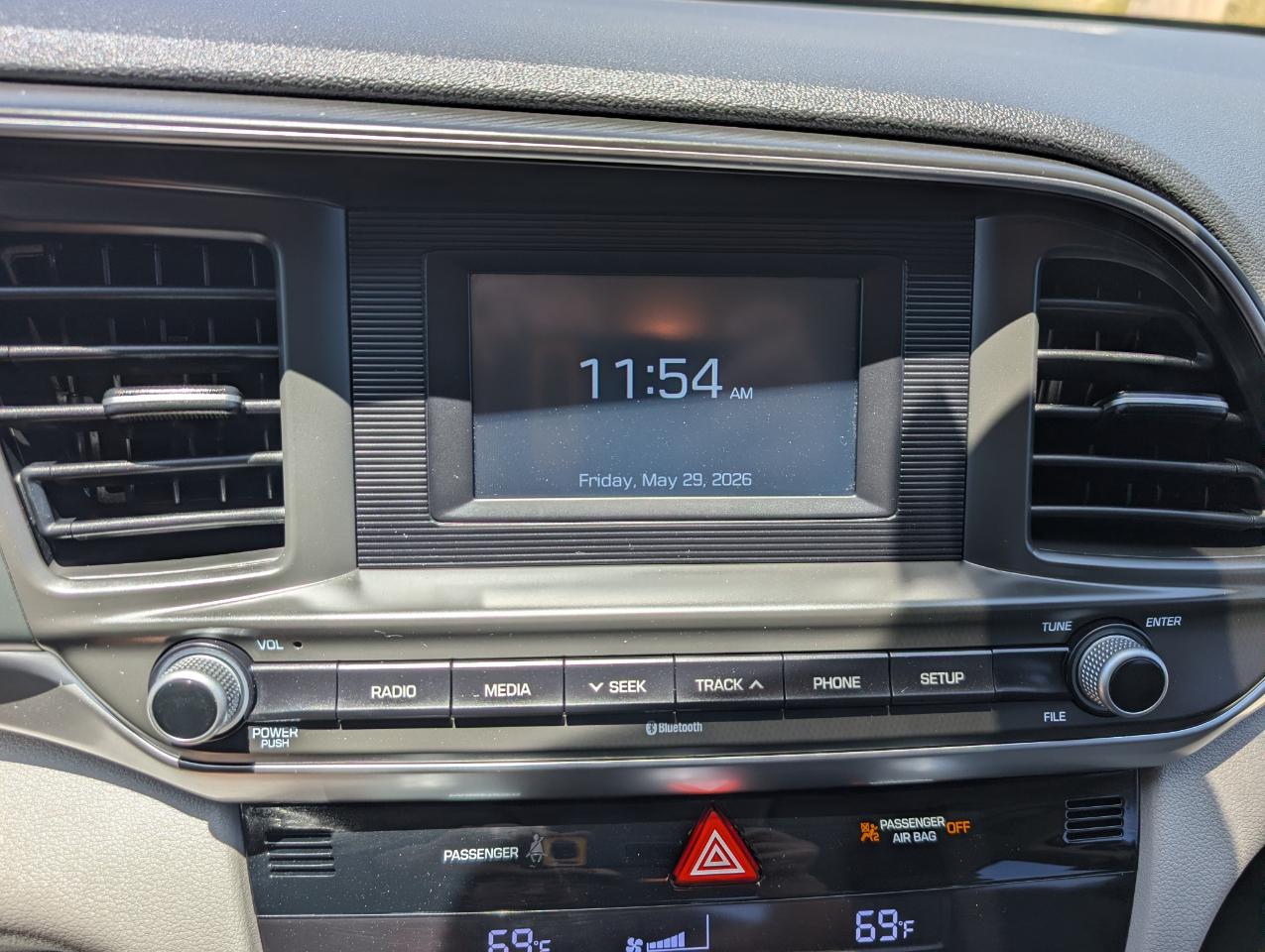 Hyundai Elantra SE 6AT 2020