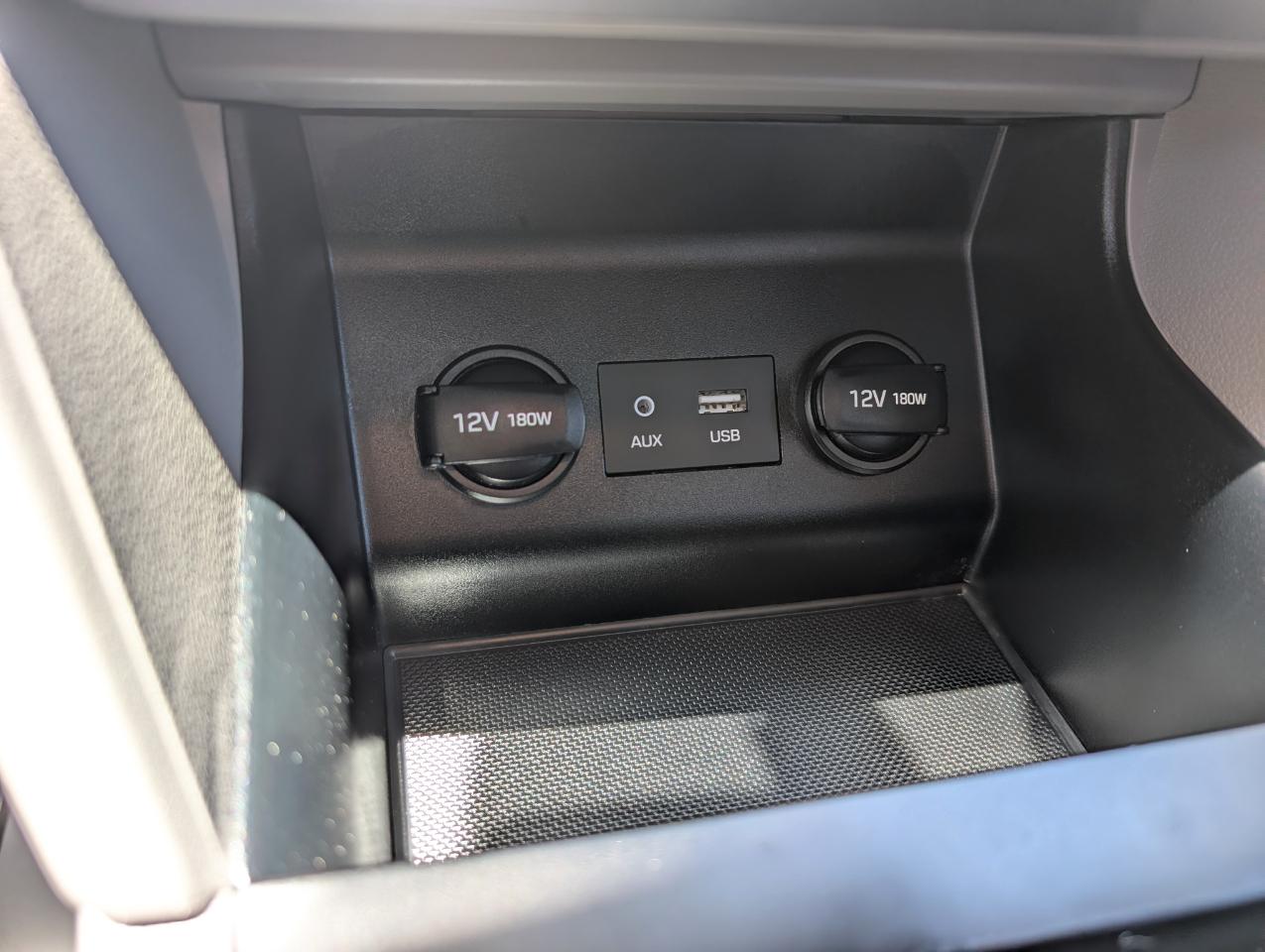 Hyundai Elantra SE 6AT 2020